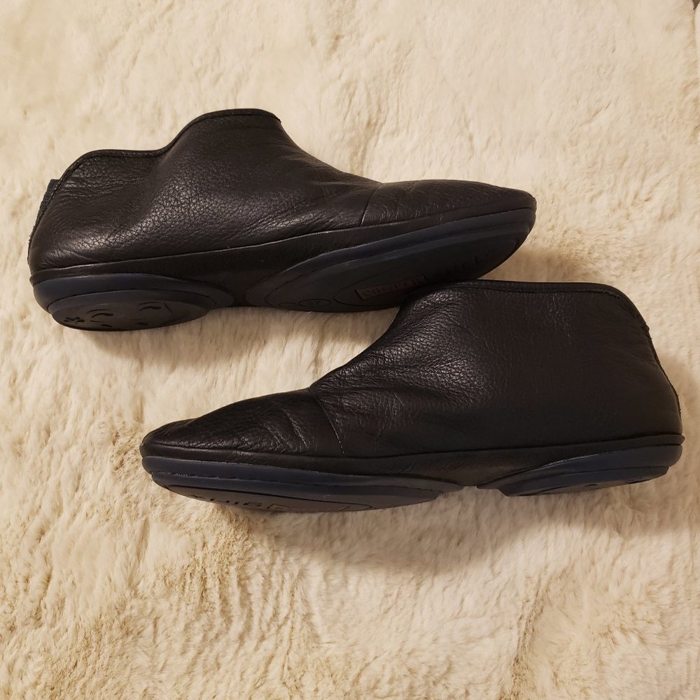 Camper women's black leather booties sz 37/6.5 EUC